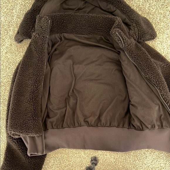 Alo Yoga Sherpa Foxy Hooded Jacket. - Picture 6 of 7